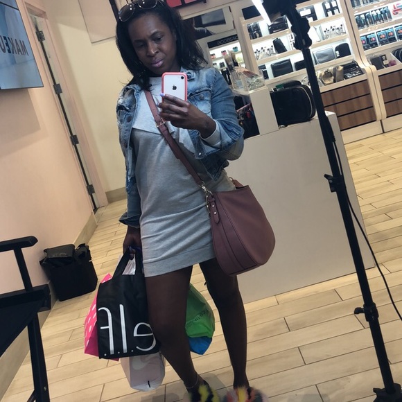 Meet your seller!!!! Hello poshettes πππ - Picture 8 of 8